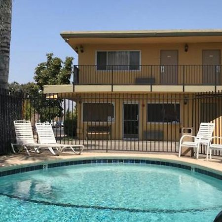 Americas Best Value Inn Visalia Exterior foto