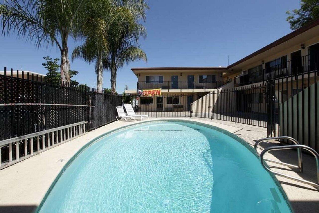 Americas Best Value Inn Visalia Exterior foto
