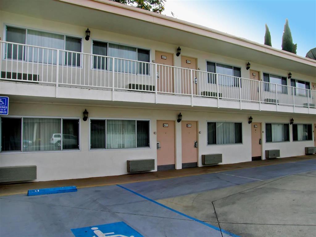 Americas Best Value Inn Visalia Exterior foto