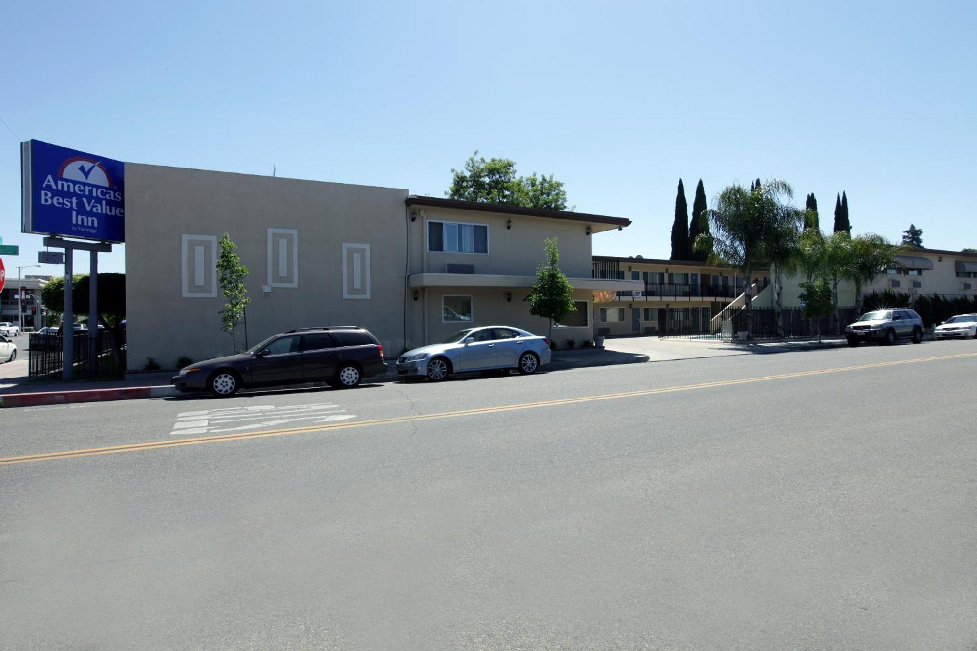 Americas Best Value Inn Visalia Exterior foto