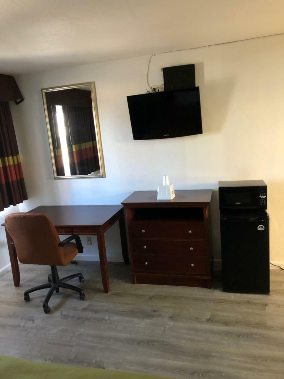 Americas Best Value Inn Visalia Exterior foto