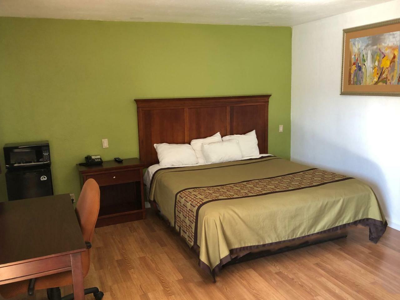 Americas Best Value Inn Visalia Exterior foto