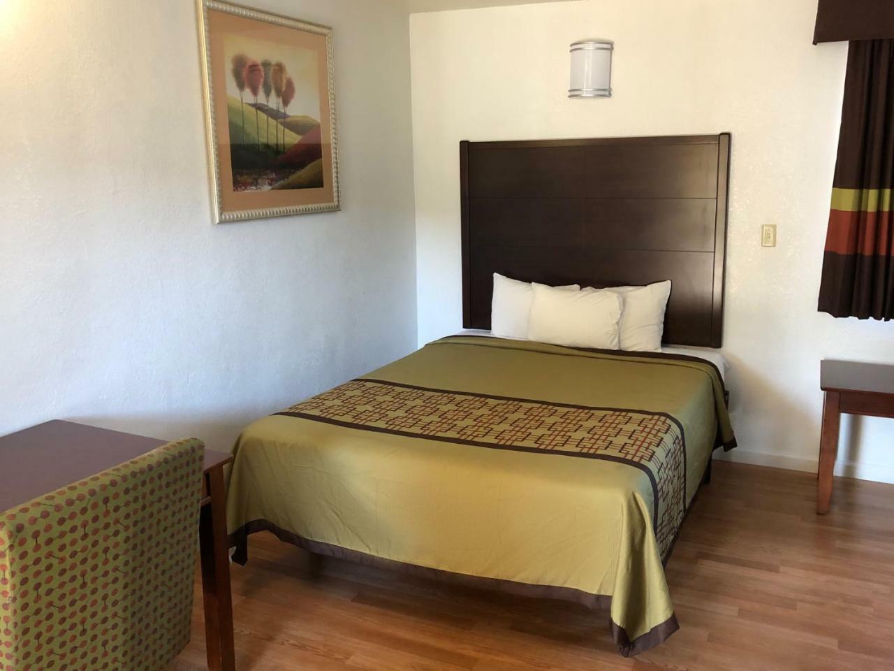 Americas Best Value Inn Visalia Exterior foto